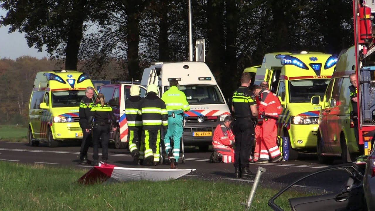 Dode en gewonden bij zware crash in Donkerbroek