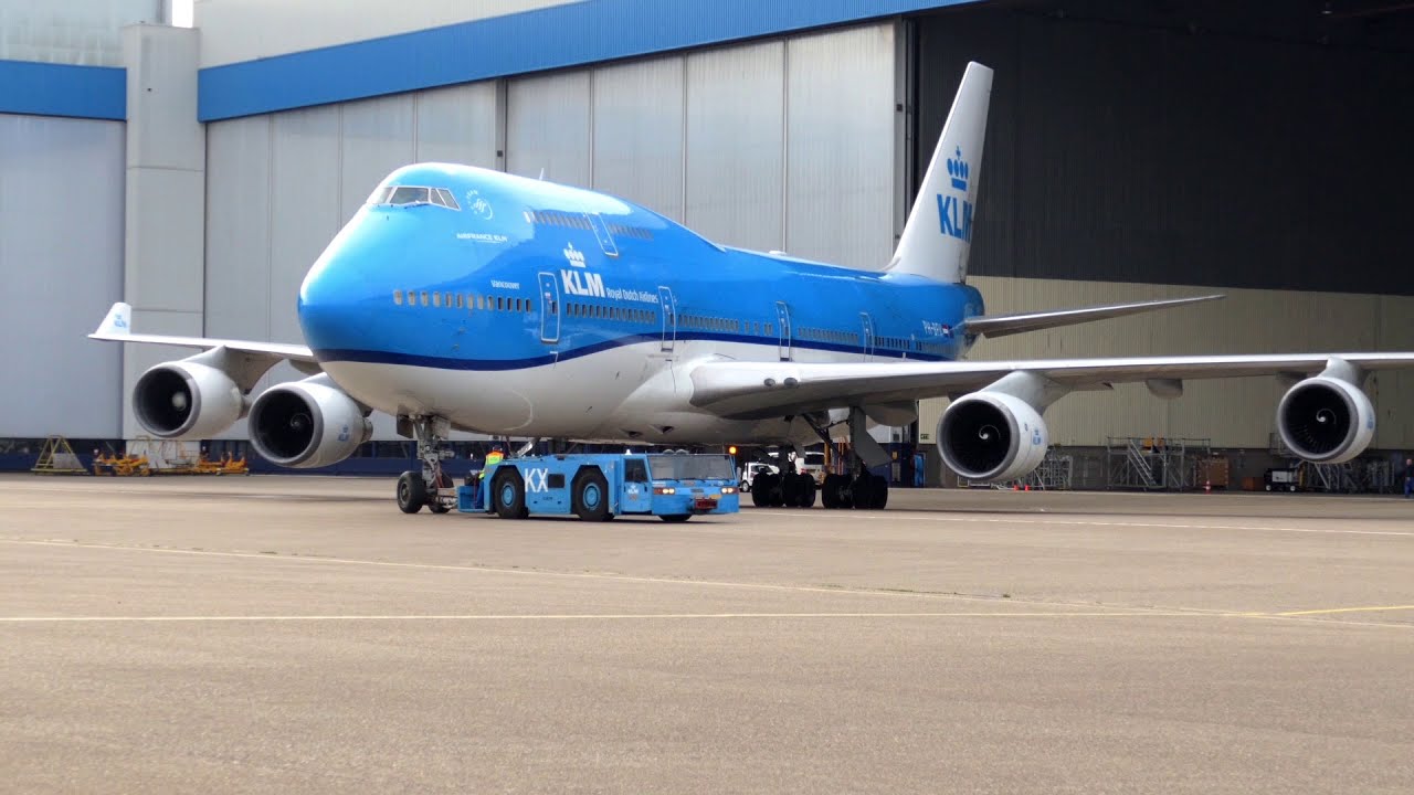 Queen of the skies KLM Boeing 747-400 last maintenance check.
