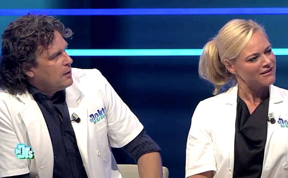 Handchirurg geeft uitleg over gebroken pols in tv-programma De Dokters