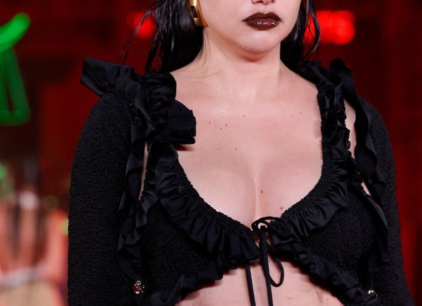 Adriana Lima Returned To The Runway Bump-First | Glamour