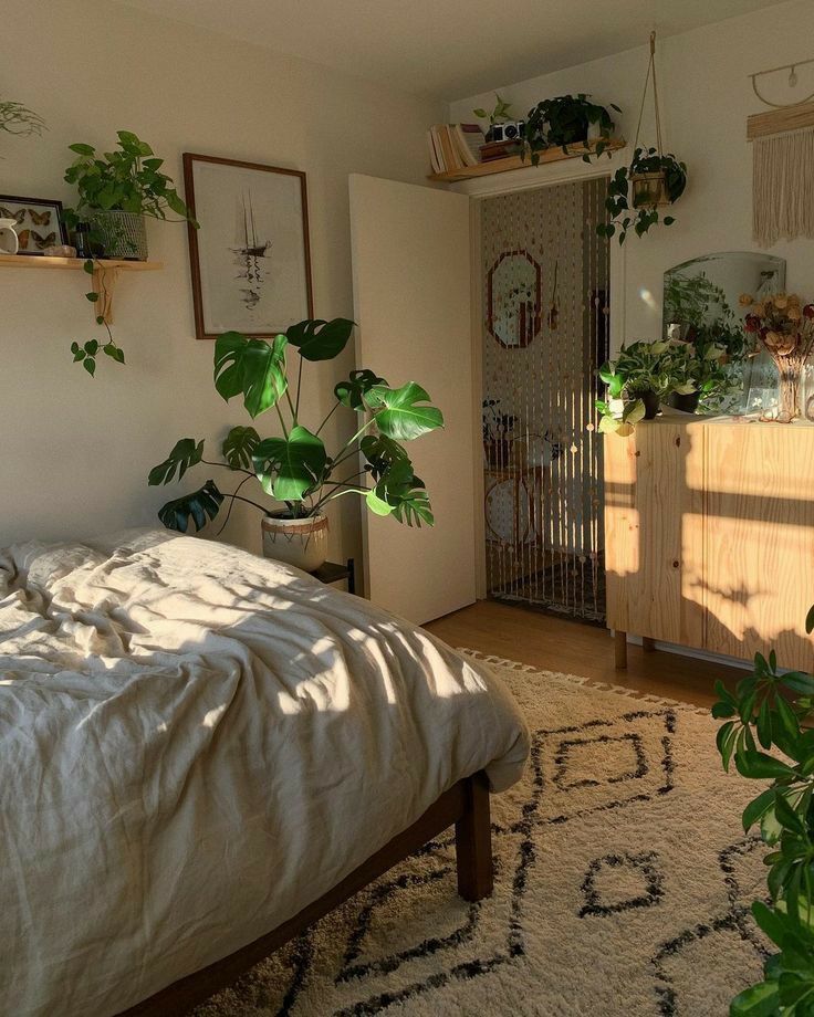 Plant Mom Bedroom Aesthetic Inspo | Room Inspiration Bedroom, Redecorate  Bedroom, Cozy Room Decor